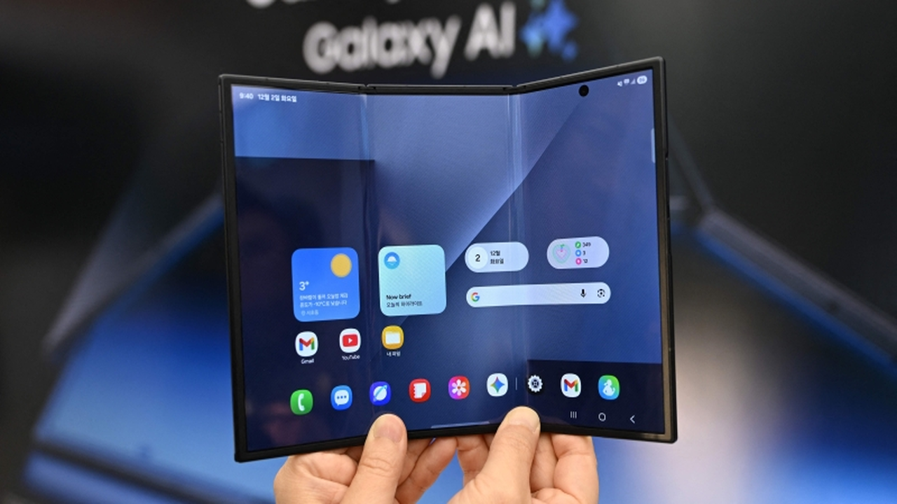 سامسونغ تطرح أول هاتف ثلاثي الطي بحجم وتكنولوجيا غير مسبوقة